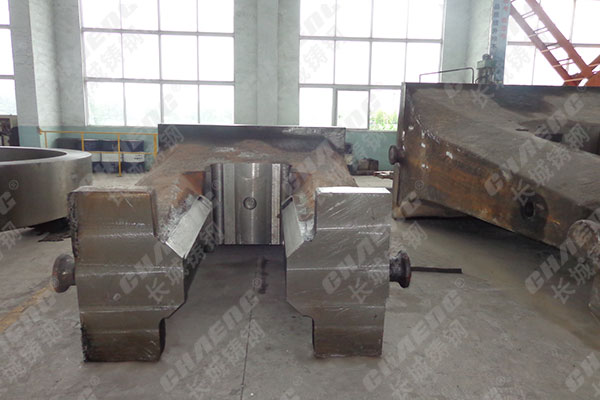 尊龙凯时人生就是博铸钢加工的3件60吨机身发往国内有名的锻压厂