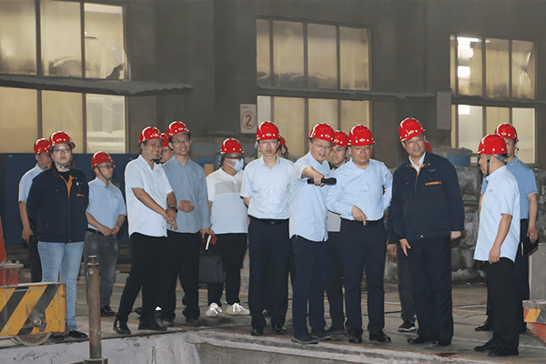 领导组莅临尊龙凯时人生就是博铸钢厂进行调研
