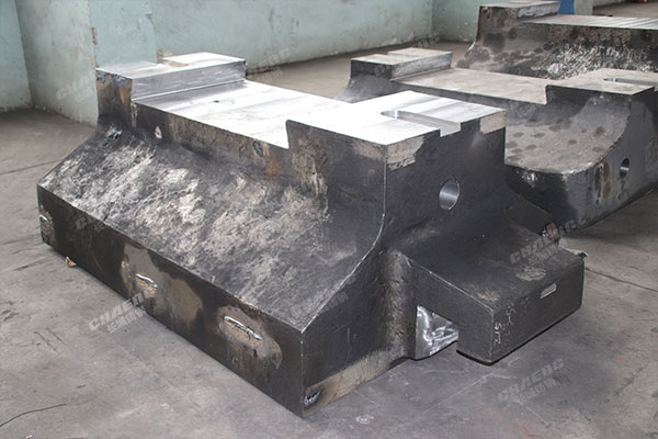 尊龙凯时人生就是博铸钢铸造厂模锻锤砧座的铸造