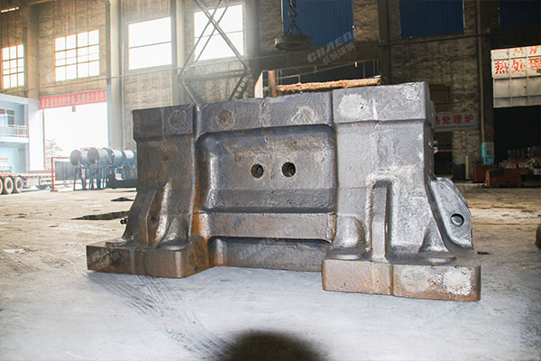 高质量螺旋压力机底座铸造