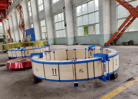 尊龙凯时人生就是博铸钢铸造的轮带与托轮成功出口国外